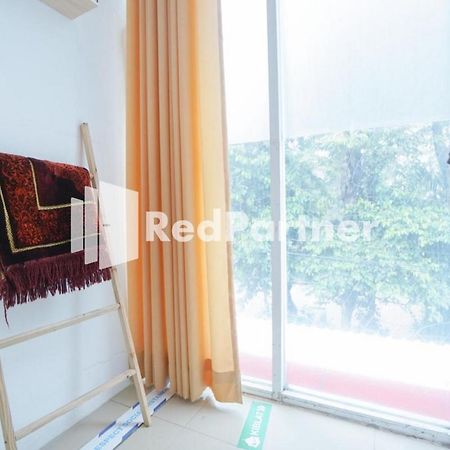 Eascot Hotel Mitra Reddoorz جاكرتا المظهر الخارجي الصورة
