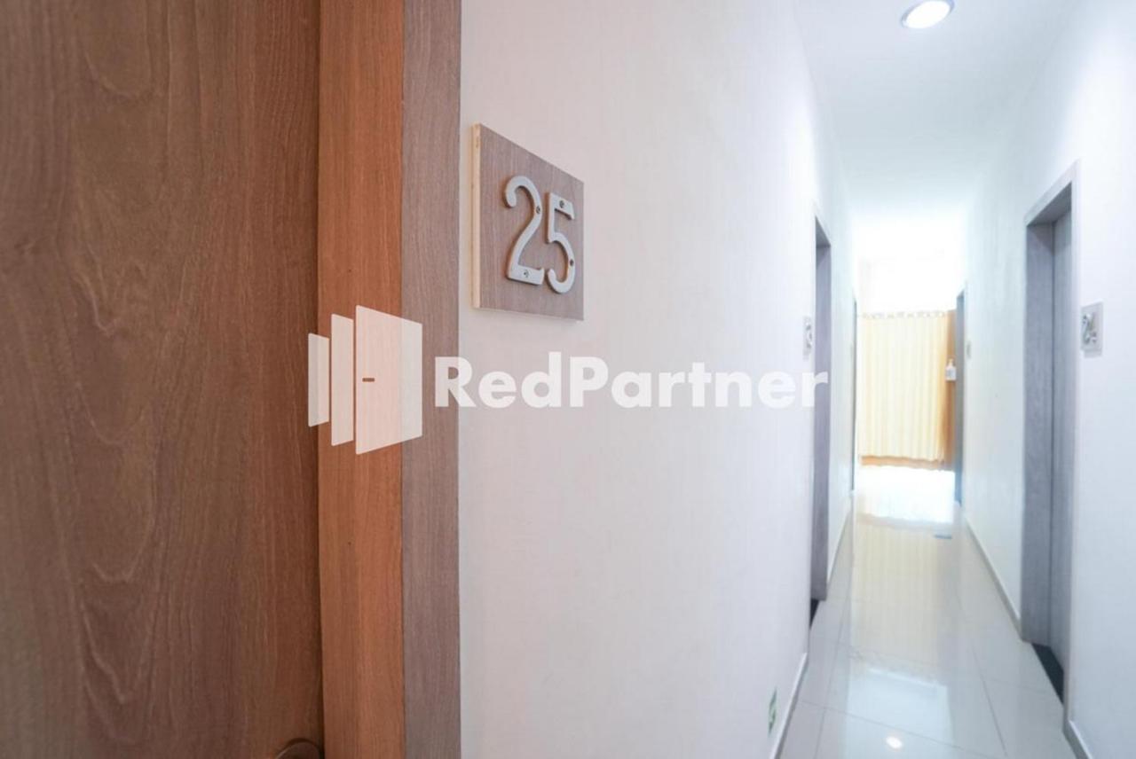 Eascot Hotel Mitra Reddoorz جاكرتا المظهر الخارجي الصورة