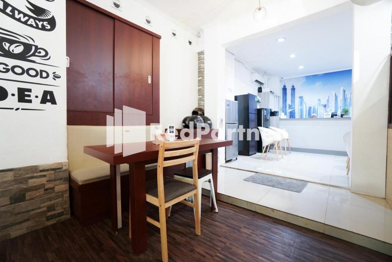 Eascot Hotel Mitra Reddoorz جاكرتا المظهر الخارجي الصورة