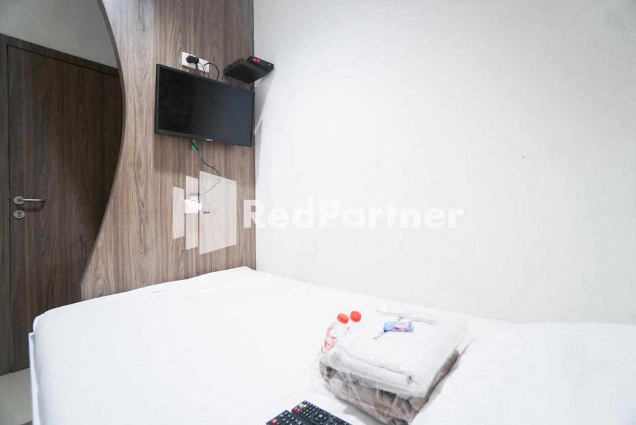 Eascot Hotel Mitra Reddoorz جاكرتا المظهر الخارجي الصورة