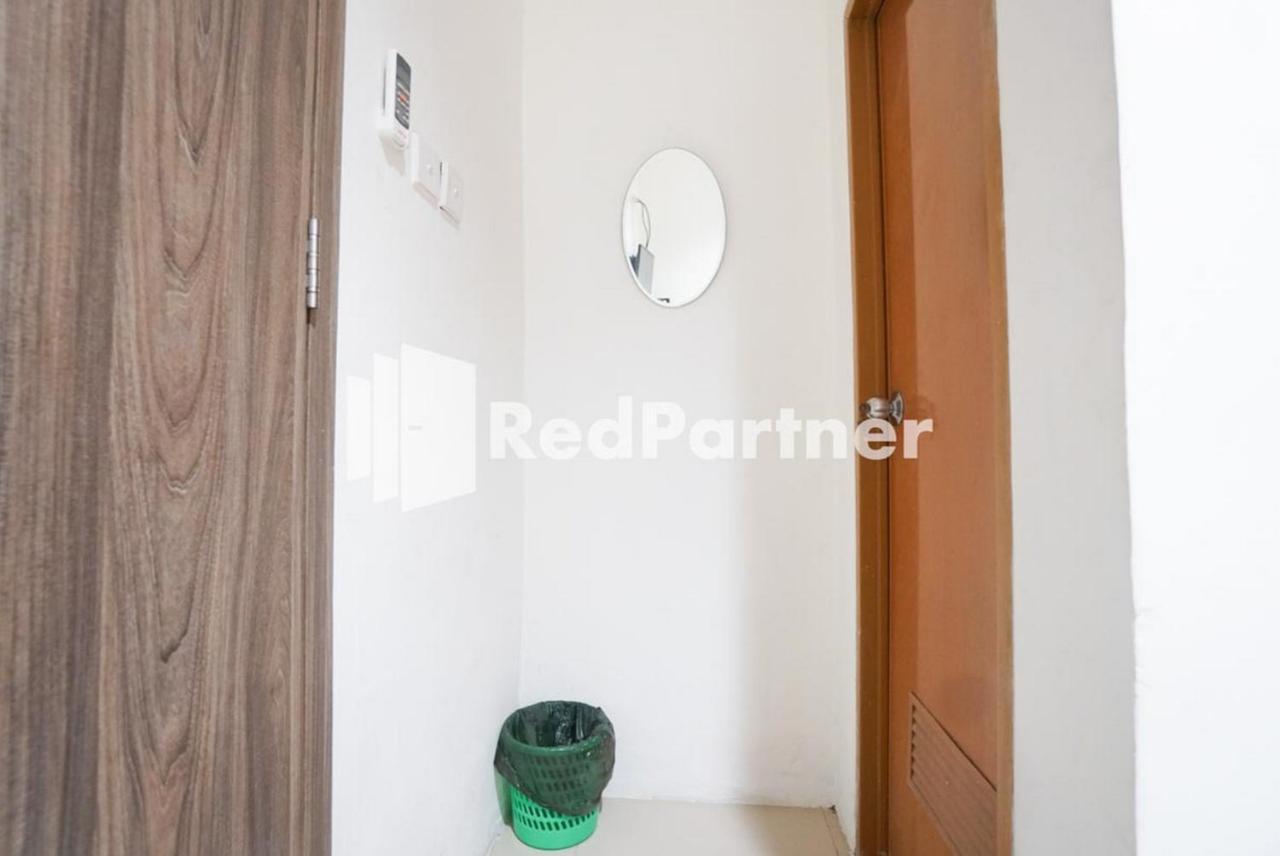 Eascot Hotel Mitra Reddoorz جاكرتا المظهر الخارجي الصورة