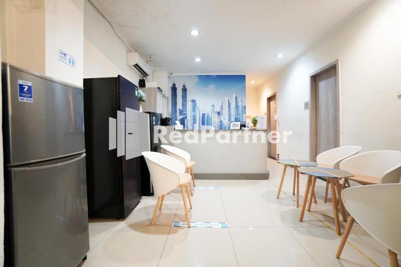 Eascot Hotel Mitra Reddoorz جاكرتا المظهر الخارجي الصورة
