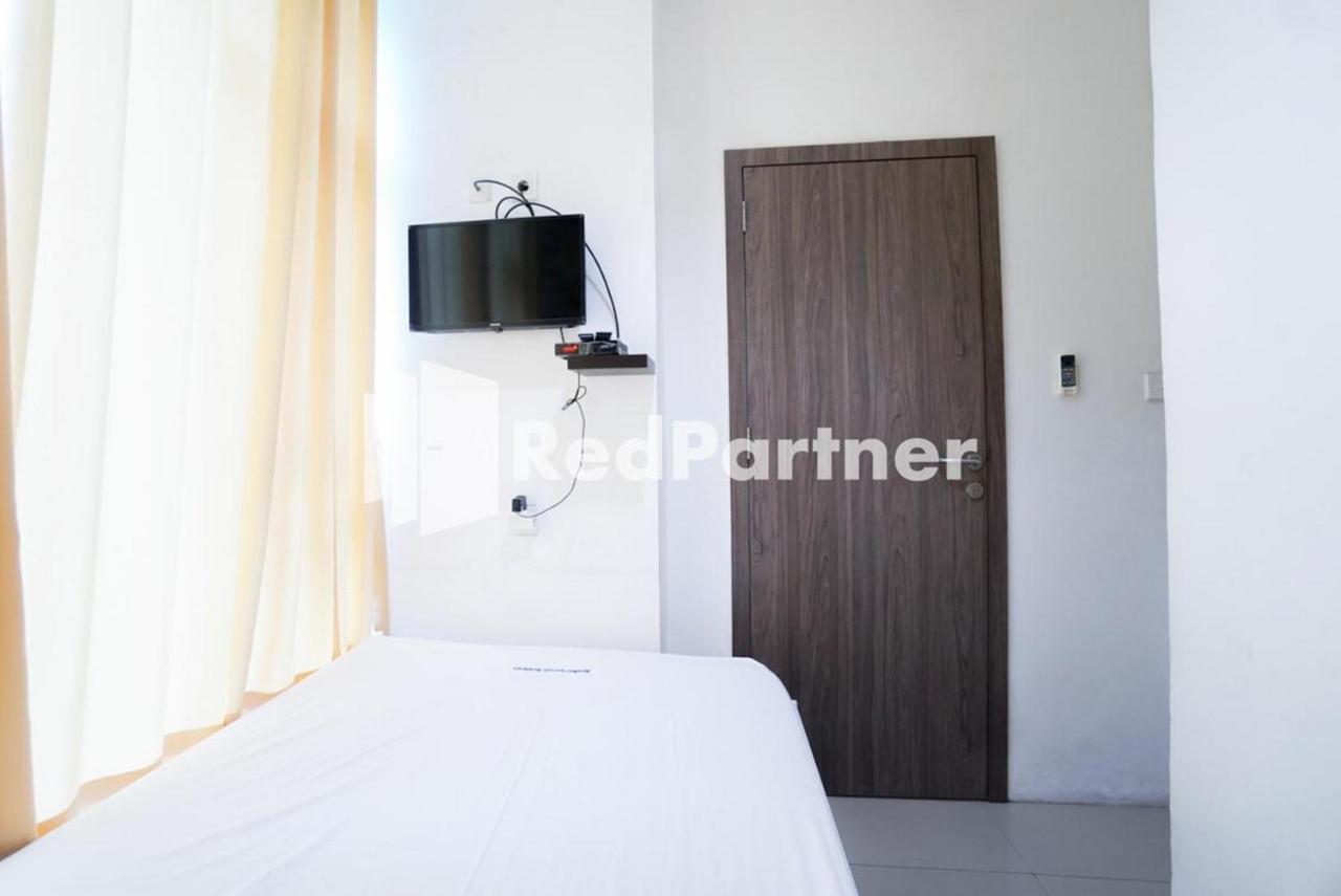 Eascot Hotel Mitra Reddoorz جاكرتا المظهر الخارجي الصورة