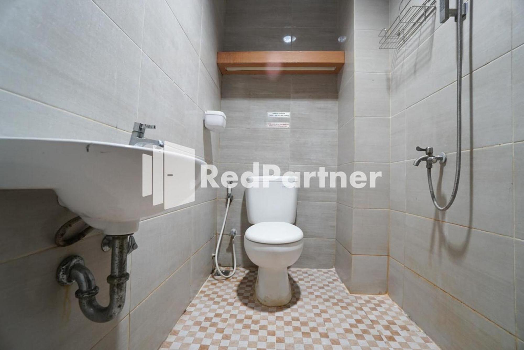 Eascot Hotel Mitra Reddoorz جاكرتا الغرفة الصورة